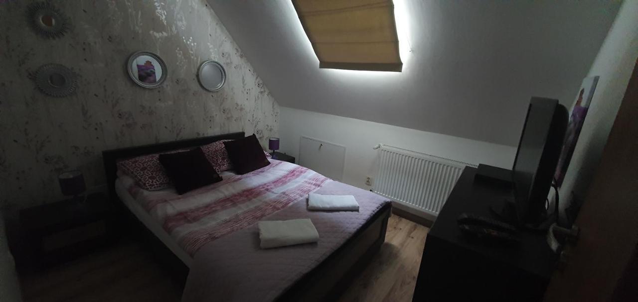 Appartement Cudowny Zakatek Z Ogrodem I Basenem à Bukwica  Extérieur photo