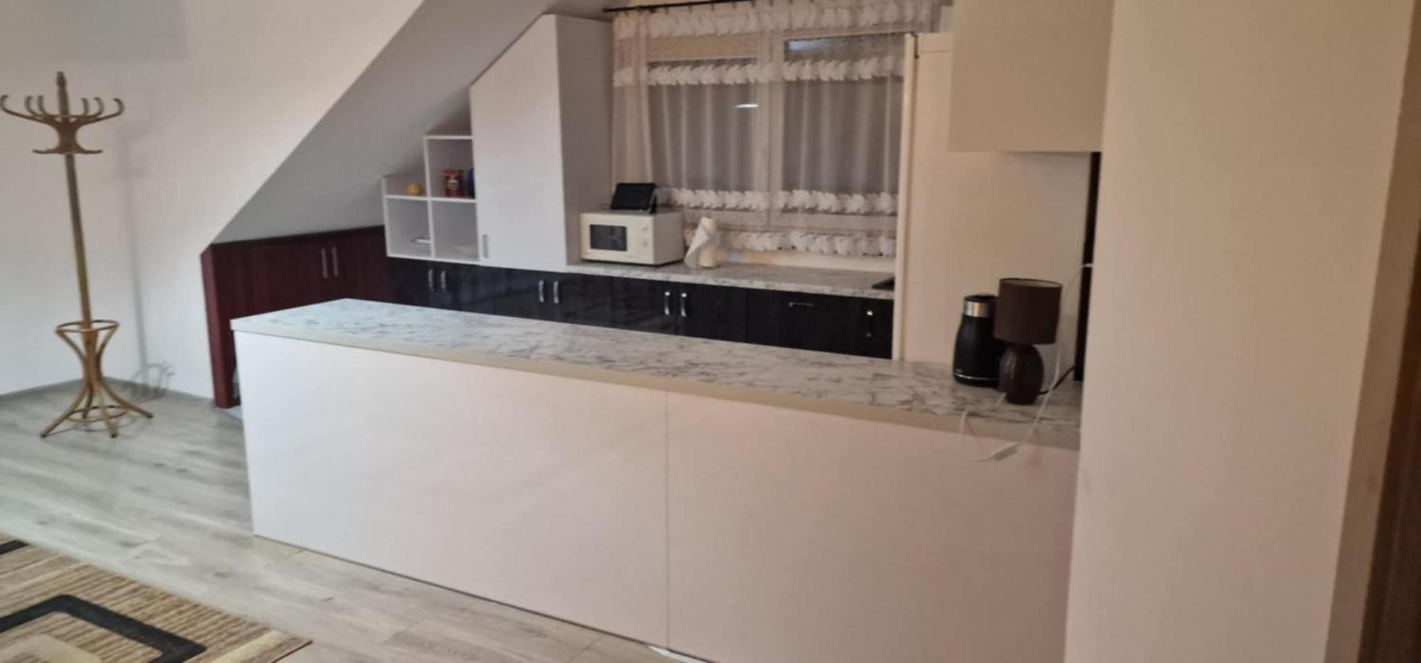 Appartement Cudowny Zakatek Z Ogrodem I Basenem à Bukwica  Extérieur photo