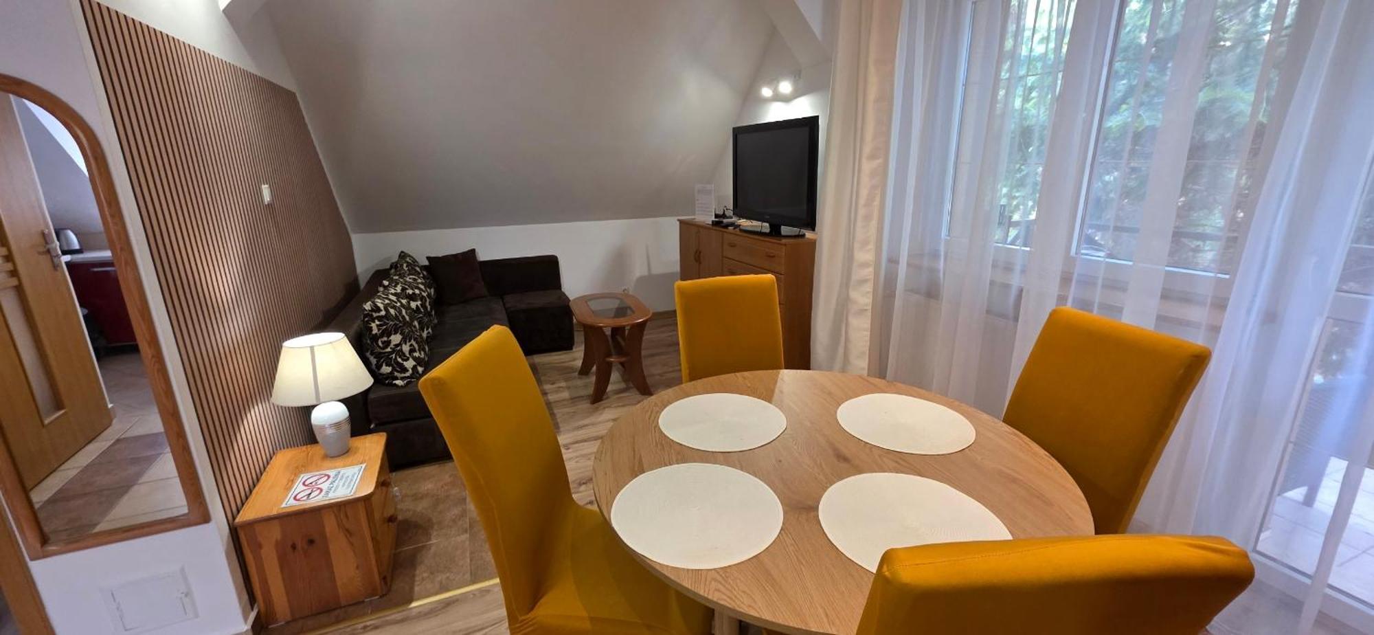 Appartement Cudowny Zakatek Z Ogrodem I Basenem à Bukwica  Extérieur photo