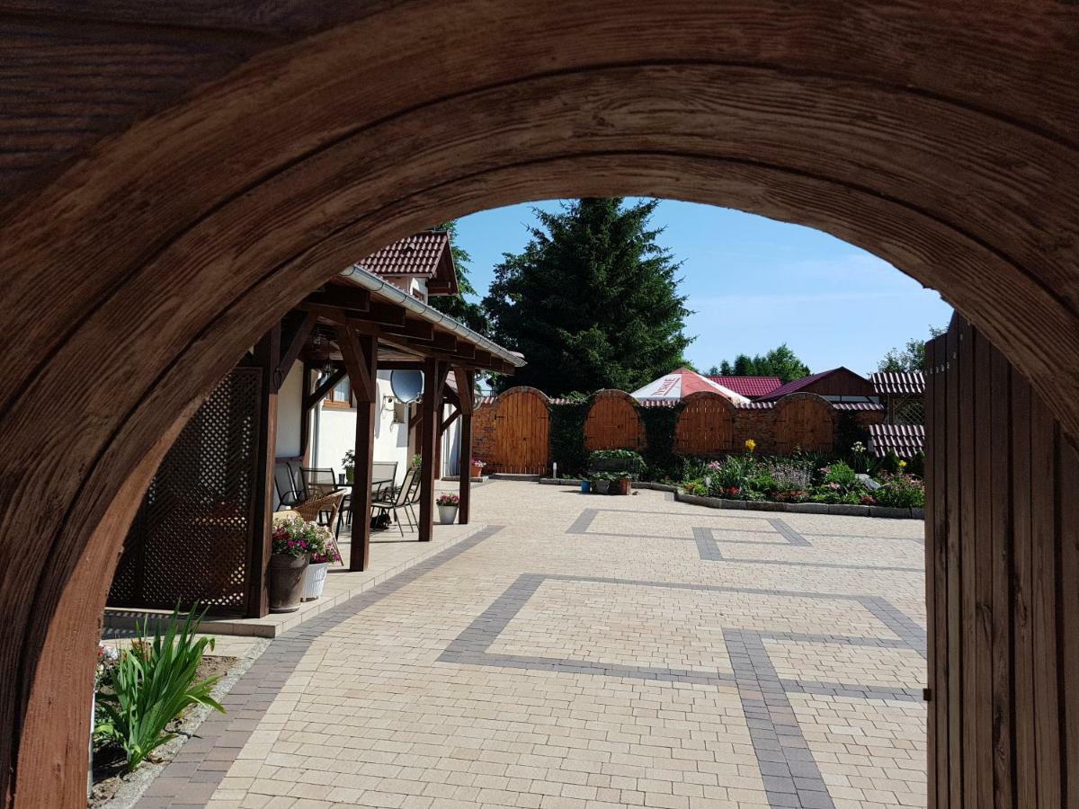 Appartement Cudowny Zakatek Z Ogrodem I Basenem à Bukwica  Extérieur photo